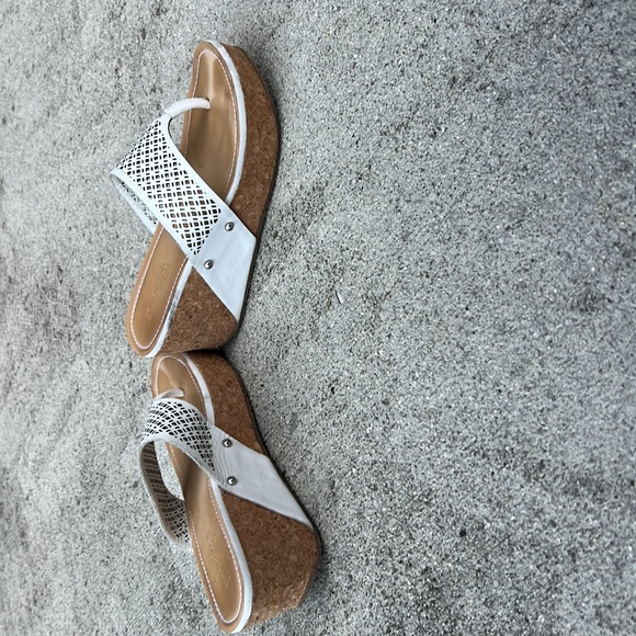 EUC Kenneth Cole wedge sandals - Picture 4 of 5